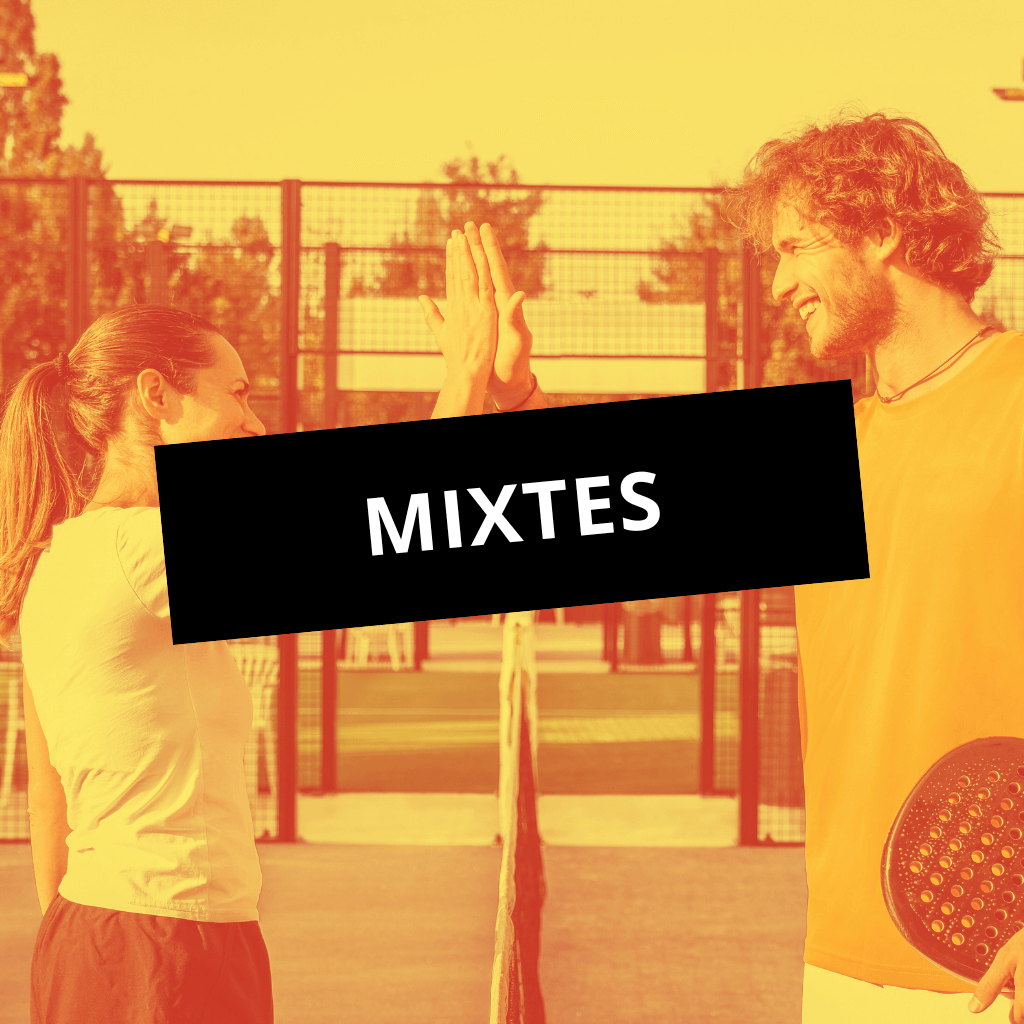 Un match de padel mixte avec joueurs et joueuses réunis sur le court à Lyon